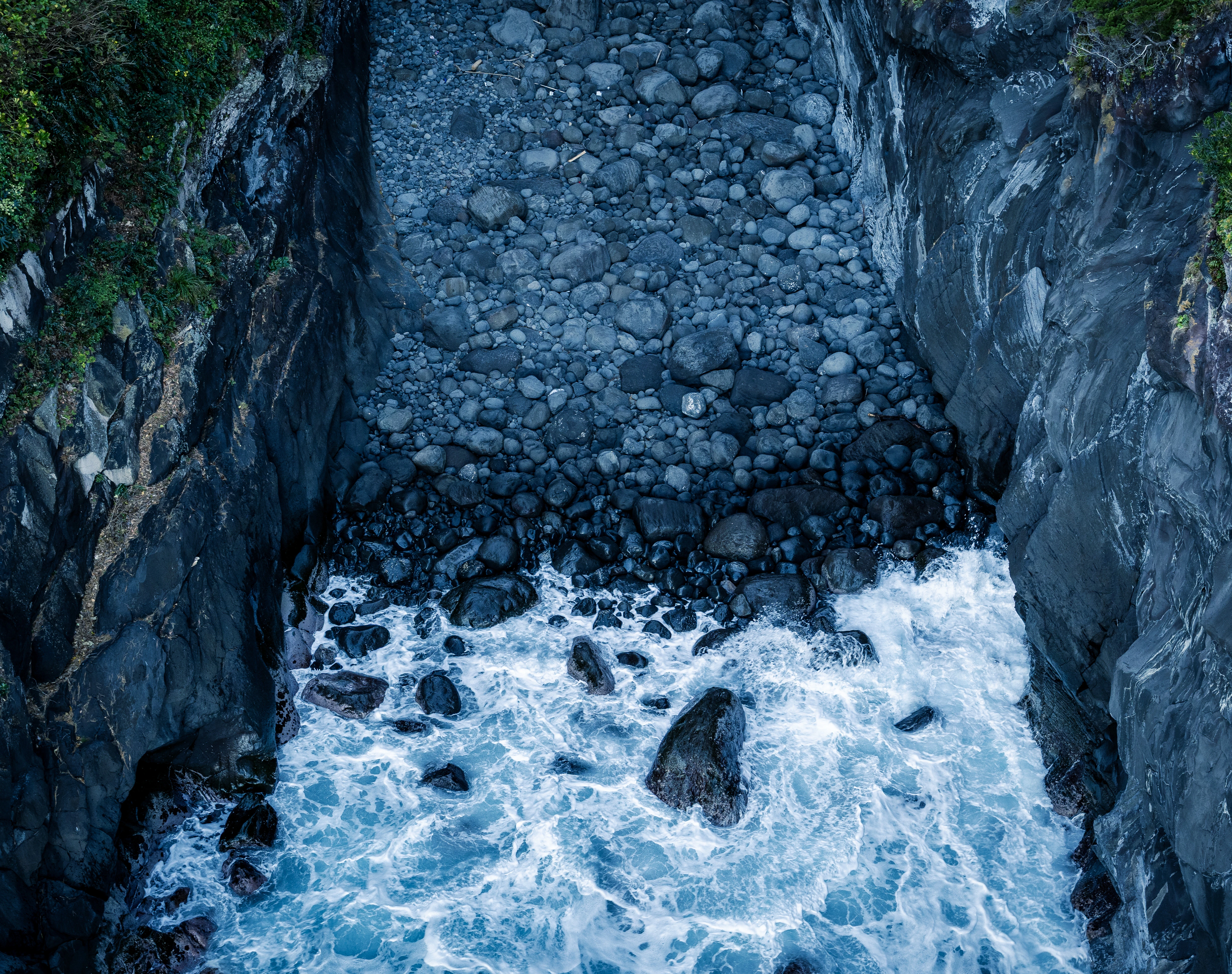 Rugged Sea Cliffs and Crashing Waves in a Rocky Gorge