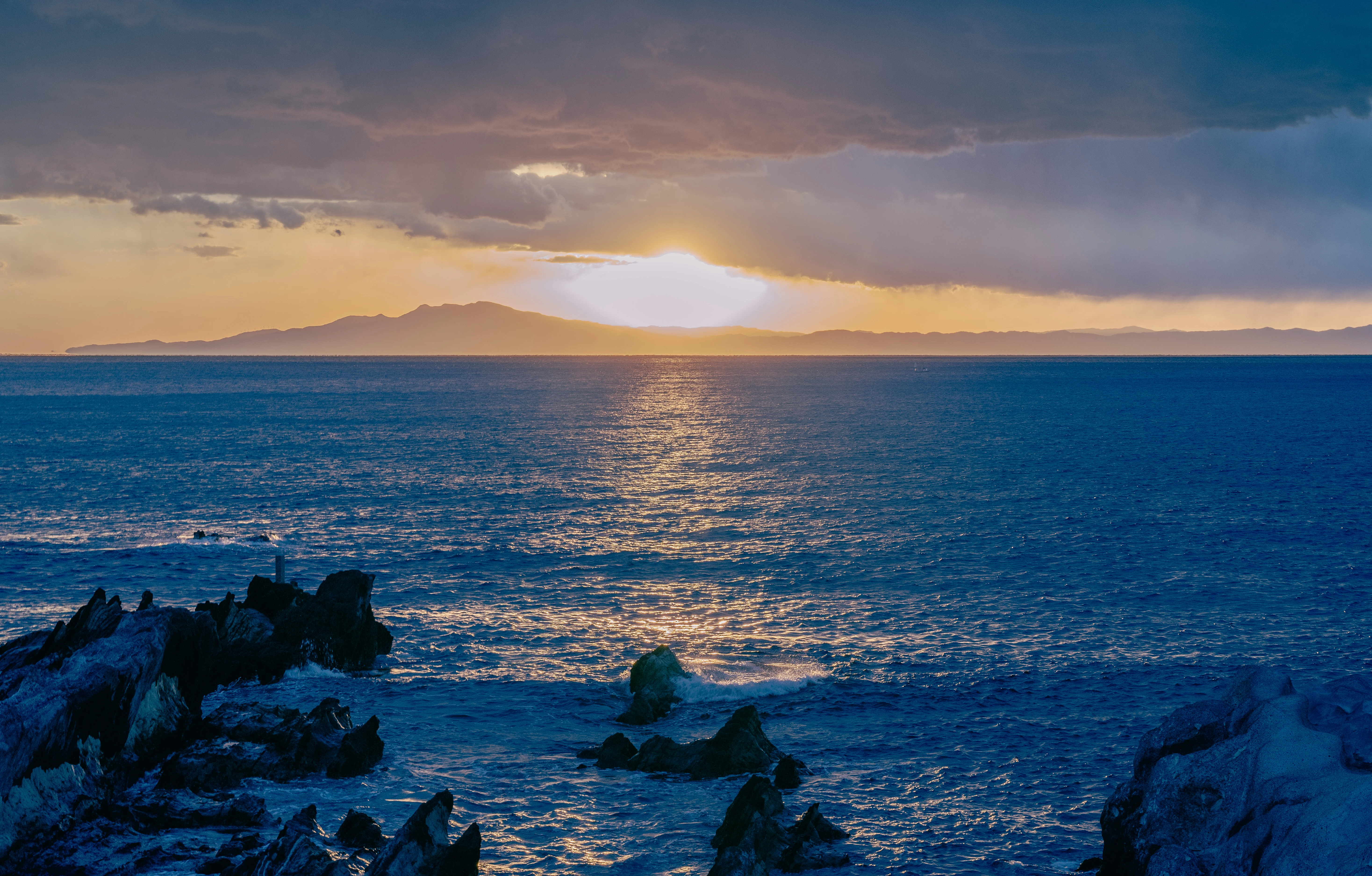 Glowing Sunset Beyond the Ocean Horizon