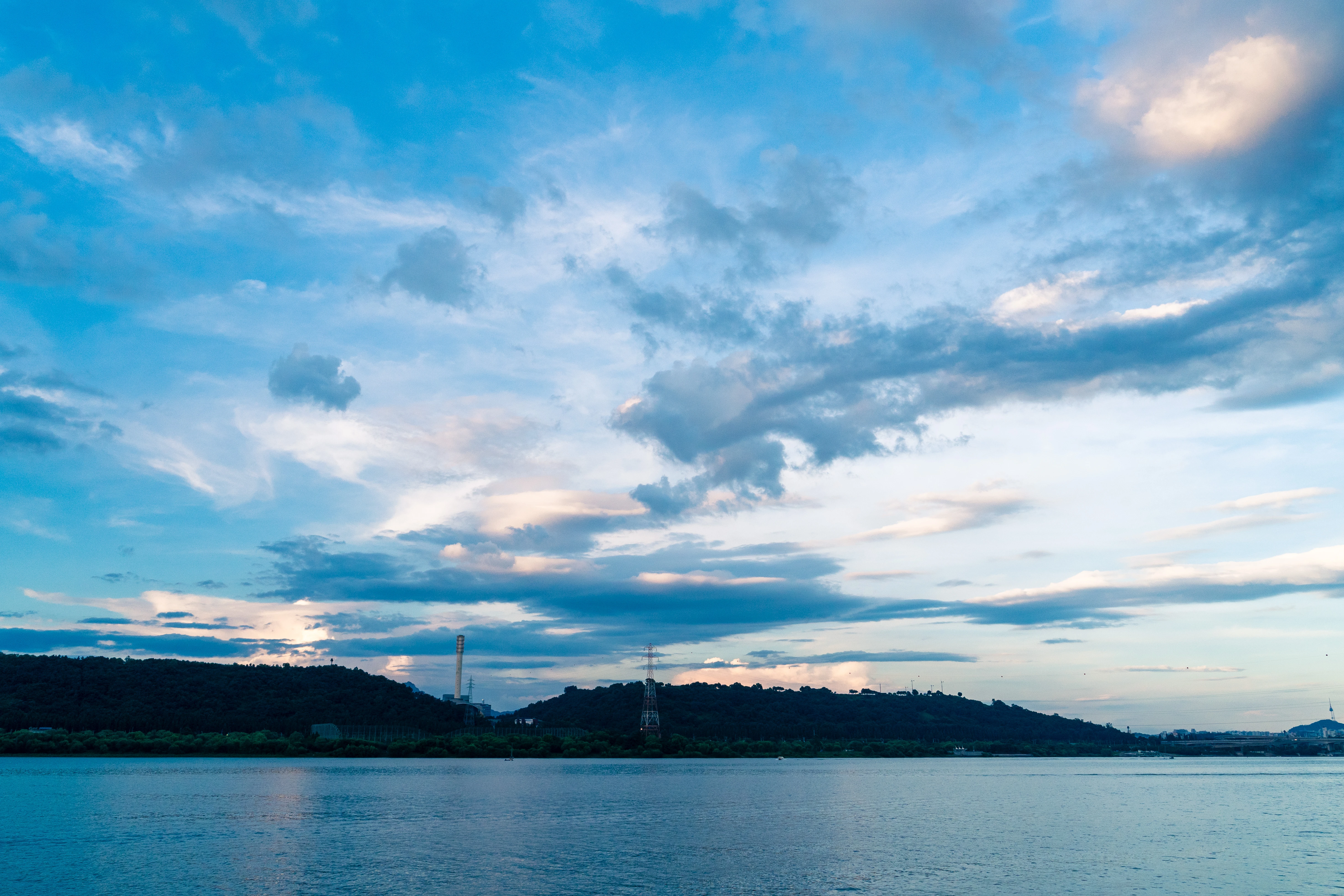 Tranquil Evening Sky Over a Serene Waterfront